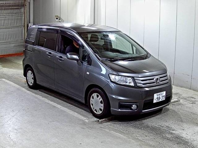 8239 HONDA FREED SPIKE GB3 2011 г. (LAA Shikoku)